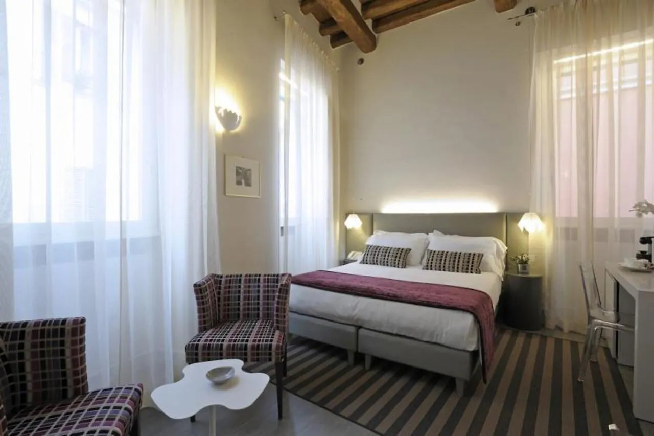Hotel Trevi Palace Luxury Inn Rome