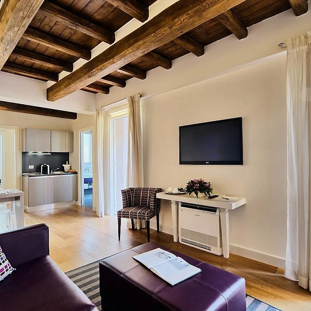 רומא Trevi Palace Luxury Inn 4*,